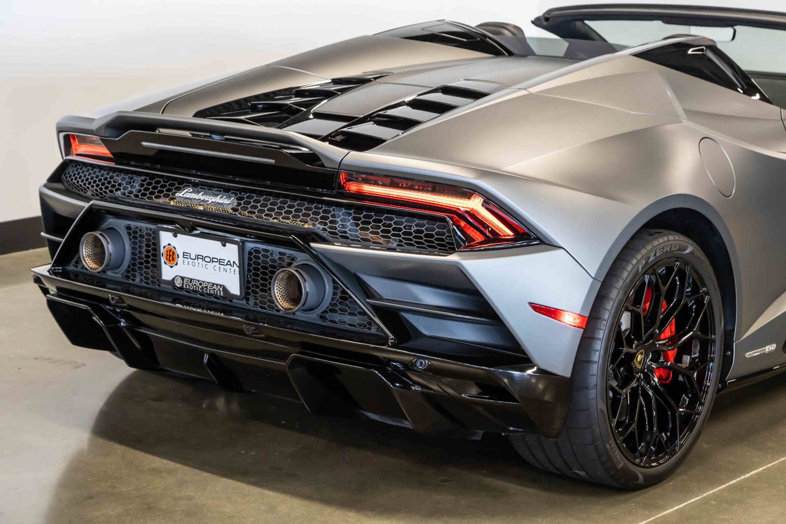 Used 2021 Lamborghini Huracan EVO RWD image 27