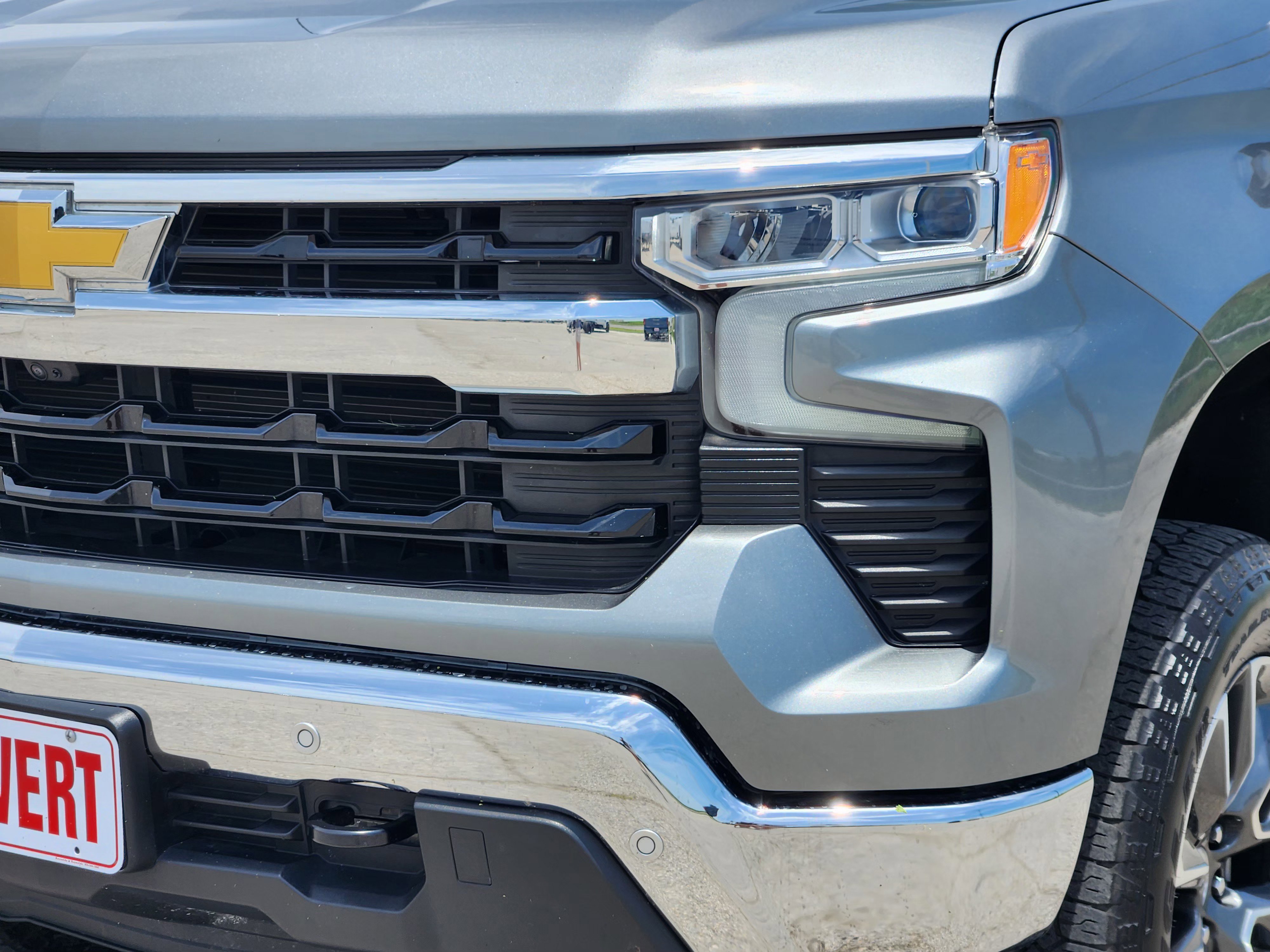 Used 2024 Chevrolet Silverado 1500 LT w/ Z71 Off-Road Package AWD/4WD image 8
