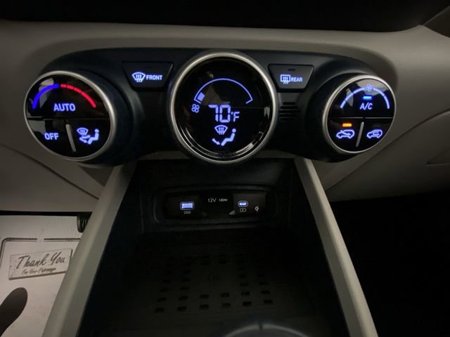 Used 2024 Hyundai Venue Limited FWD image 19