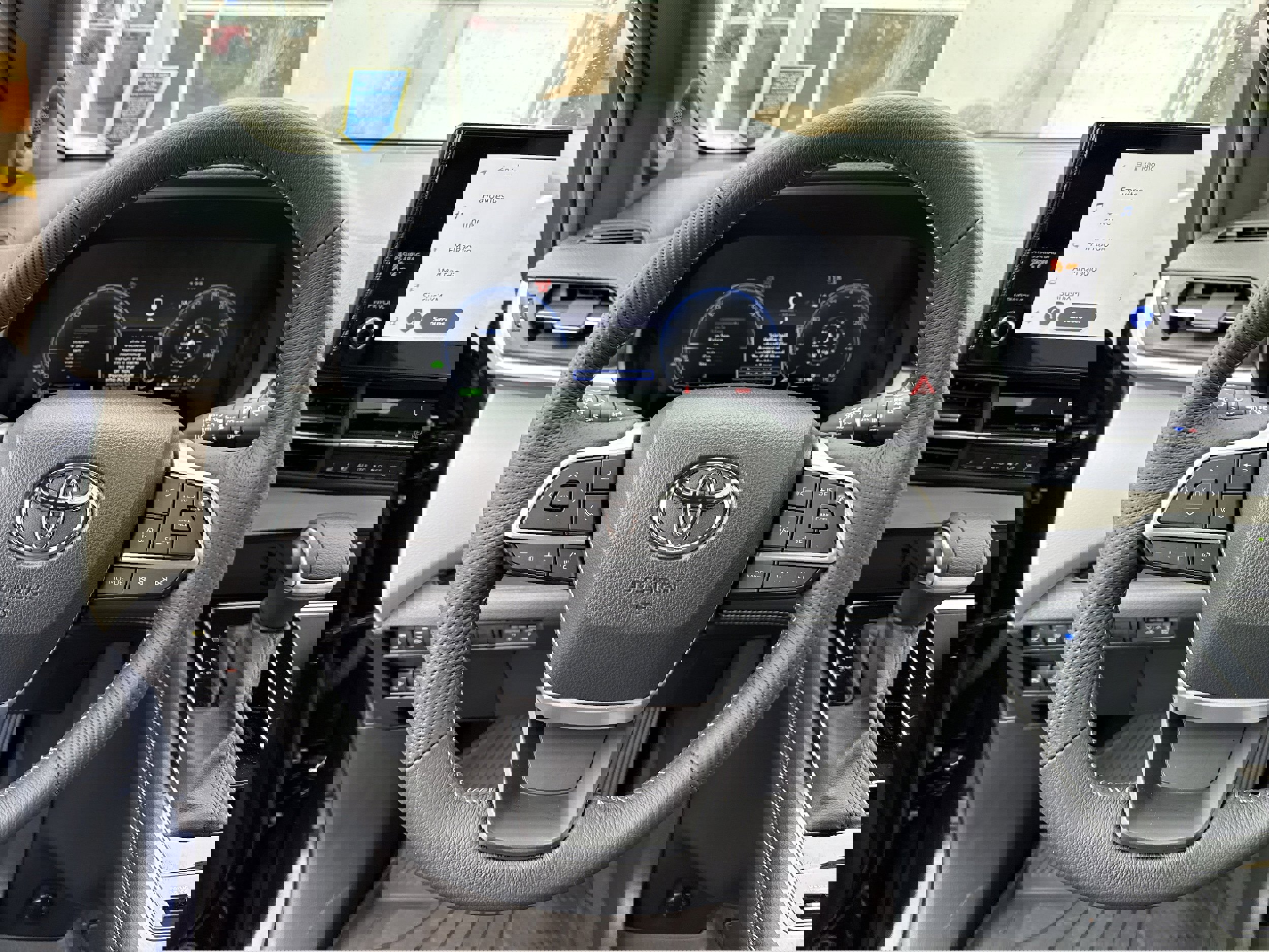 Used 2025 Toyota Sienna Platinum image 40