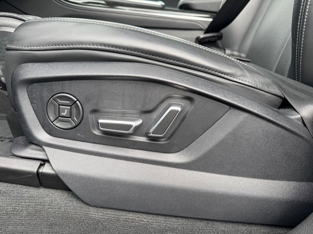 Used 2024 Audi Q8 Prestige w/ Prestige Package image 16