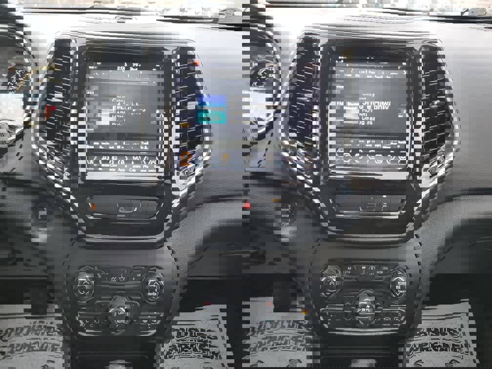 Used 2022 Jeep Cherokee Limited image 21