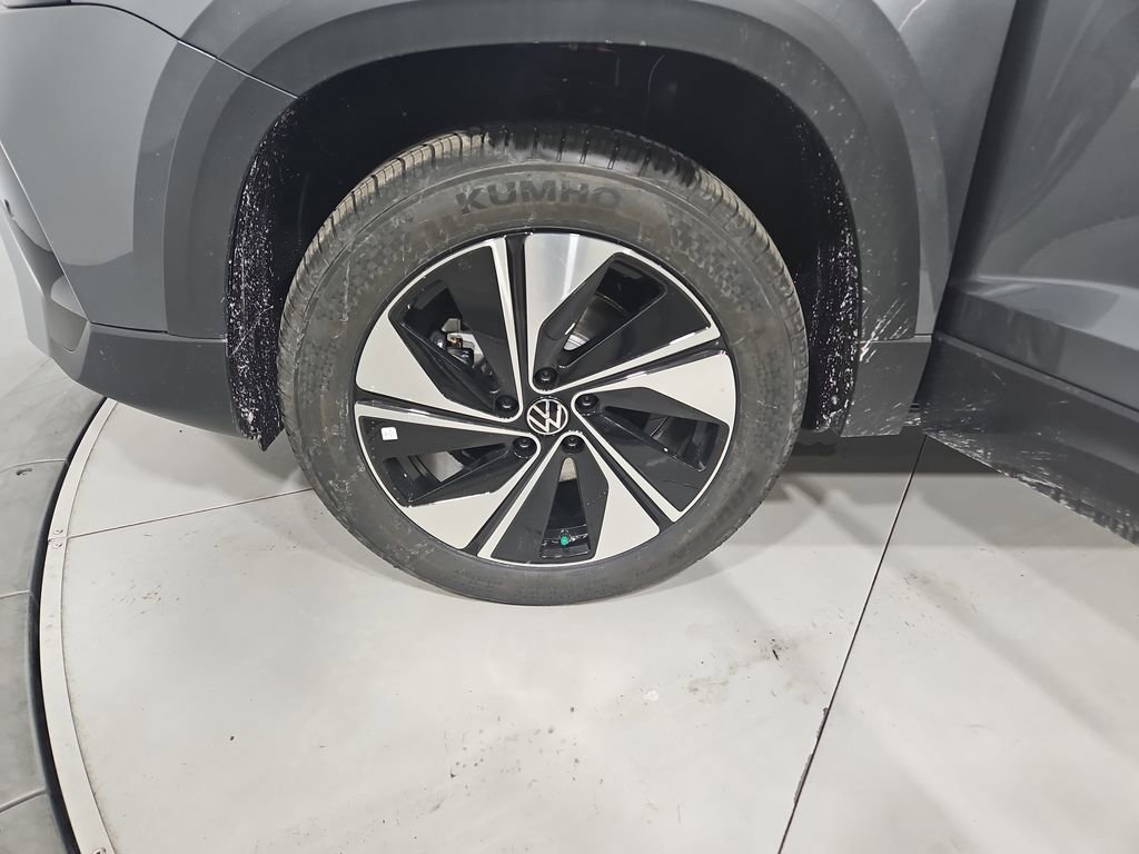 New 2026 Volkswagen Taos SE image 25