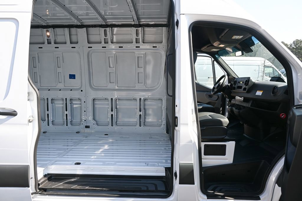 Used 2025 Mercedes-Benz Sprinter 2500 image 20