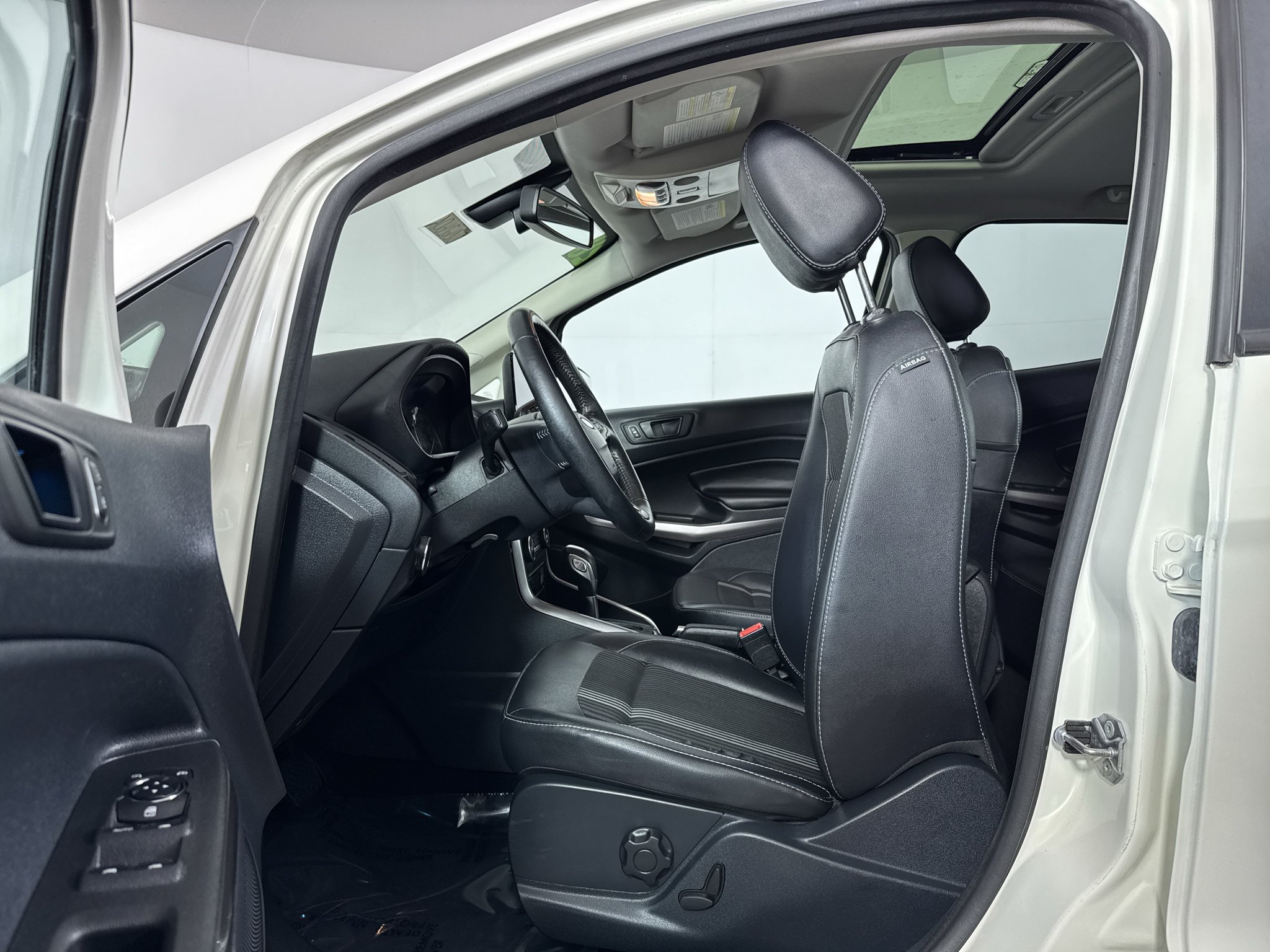 Used 2020 Ford EcoSport SES w/ SES Black Appearance Package AWD/4WD image 5
