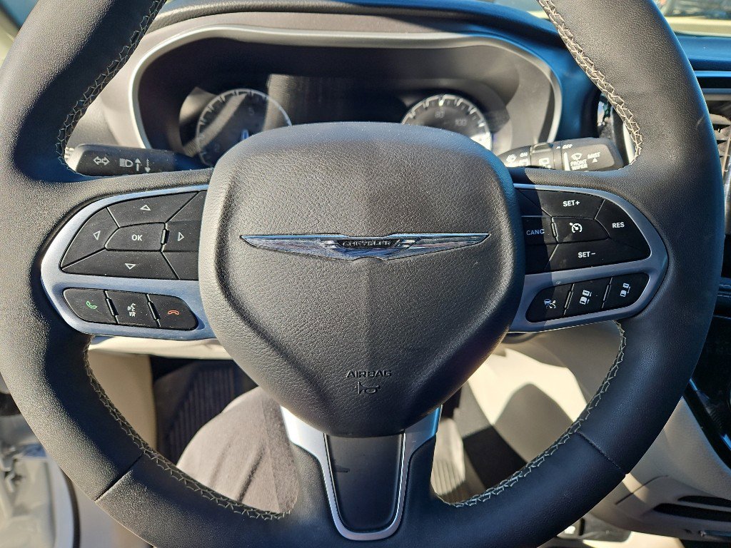 Used 2024 Chrysler Pacifica Touring-L w/ Road Tripper Package image 10