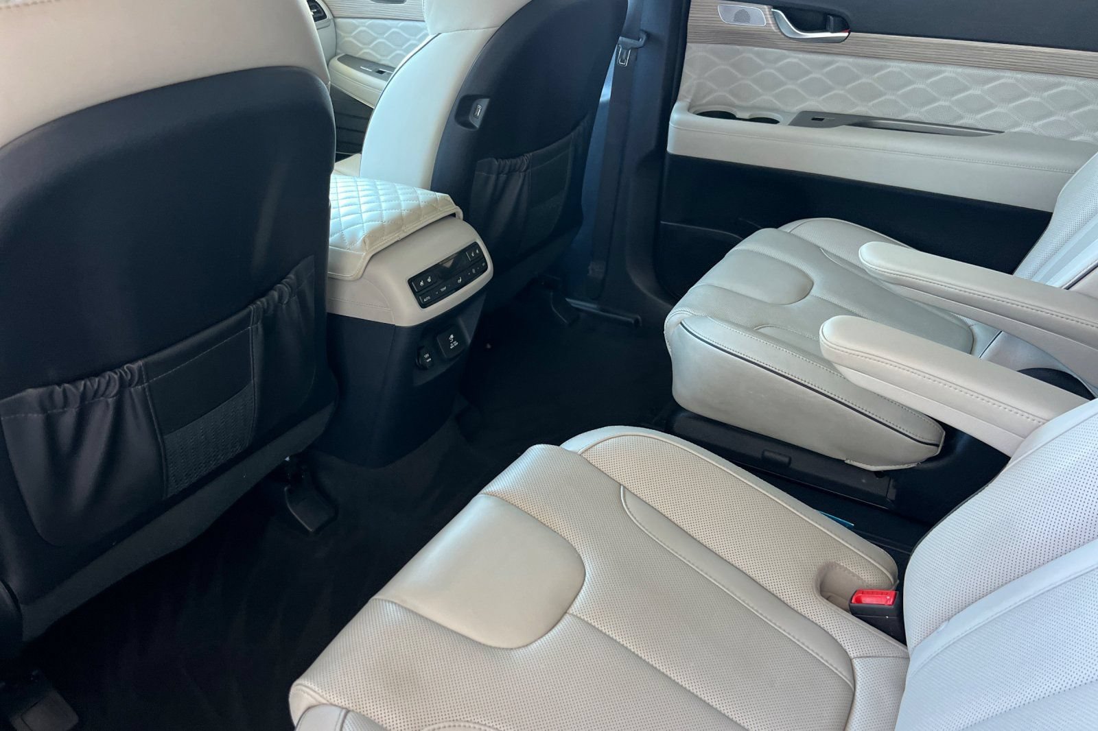 Used 2022 Hyundai Palisade Calligraphy FWD image 4