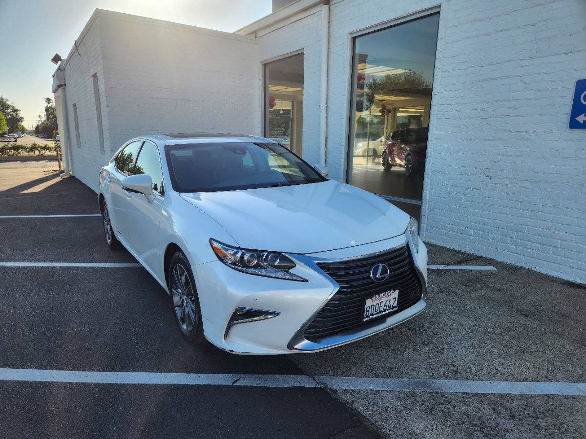 Used 2018 Lexus ES 300h w/ Luxury Package FWD image 7