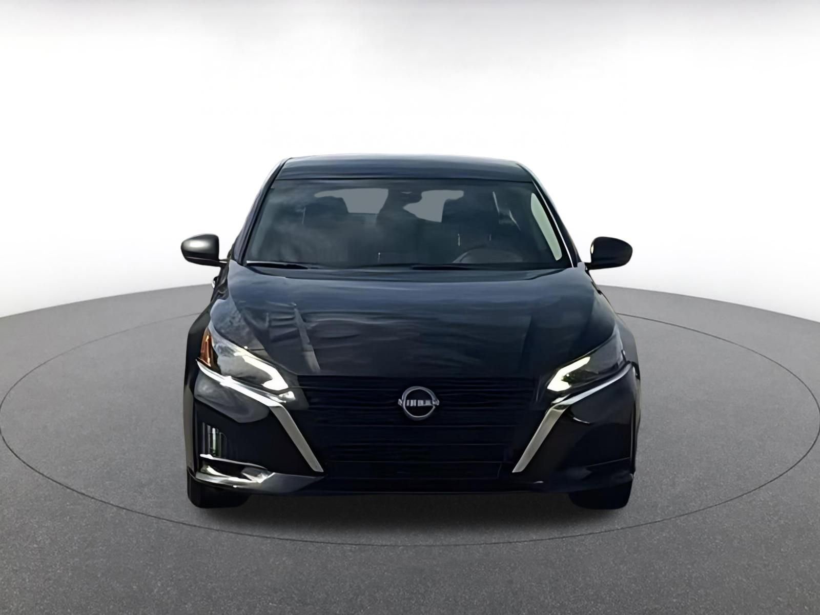 Used 2025 Nissan Altima 2.5 SV FWD image 3