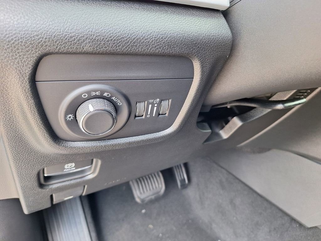 New 2025 Jeep Grand Cherokee L Laredo image 21