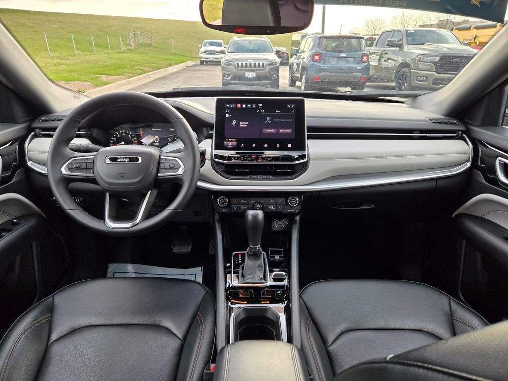 Used 2024 Jeep Compass Limited image 17