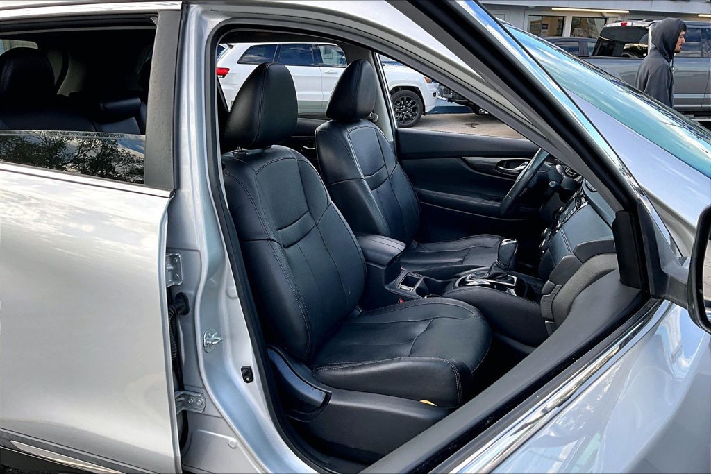 Used 2017 Nissan Rogue SL w/ SL Premium Package FWD image 28