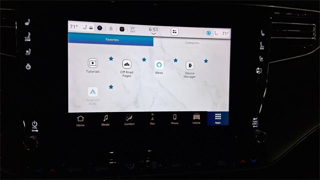 Used 2025 Jeep Wagoneer L Series II w/ 8-pass Seating Package image 35