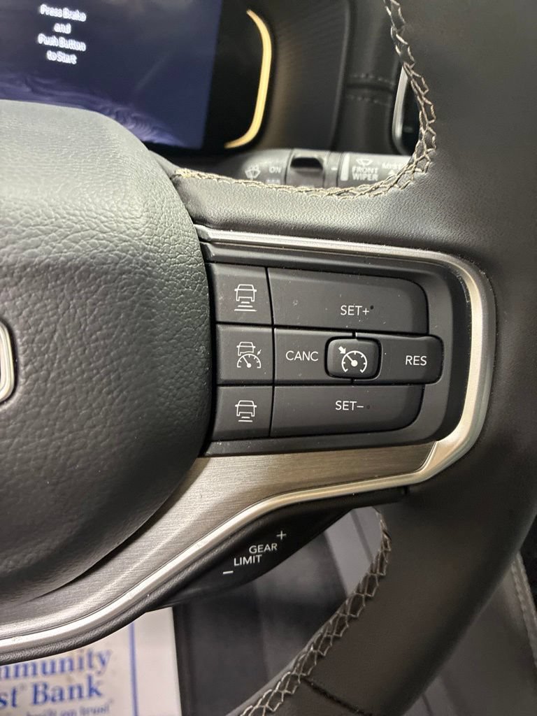 Used 2025 Jeep Wagoneer Series III w/ Premium Group I AWD/4WD image 17