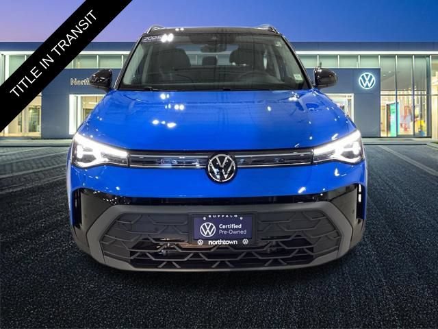 Used 2025 Volkswagen Taos SE AWD/4WD image 5