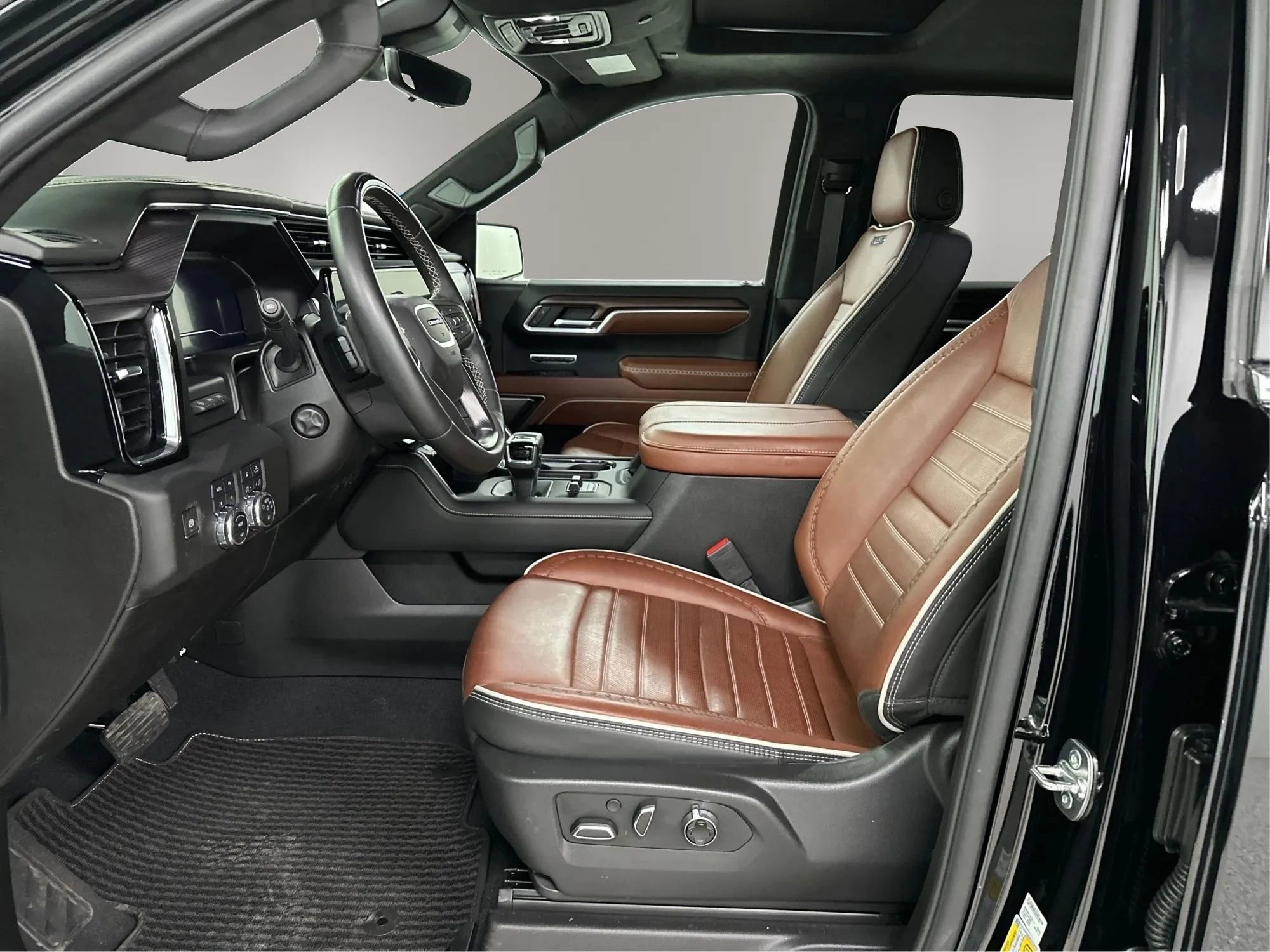 Used 2025 GMC Sierra 1500 Denali Ultimate image 9