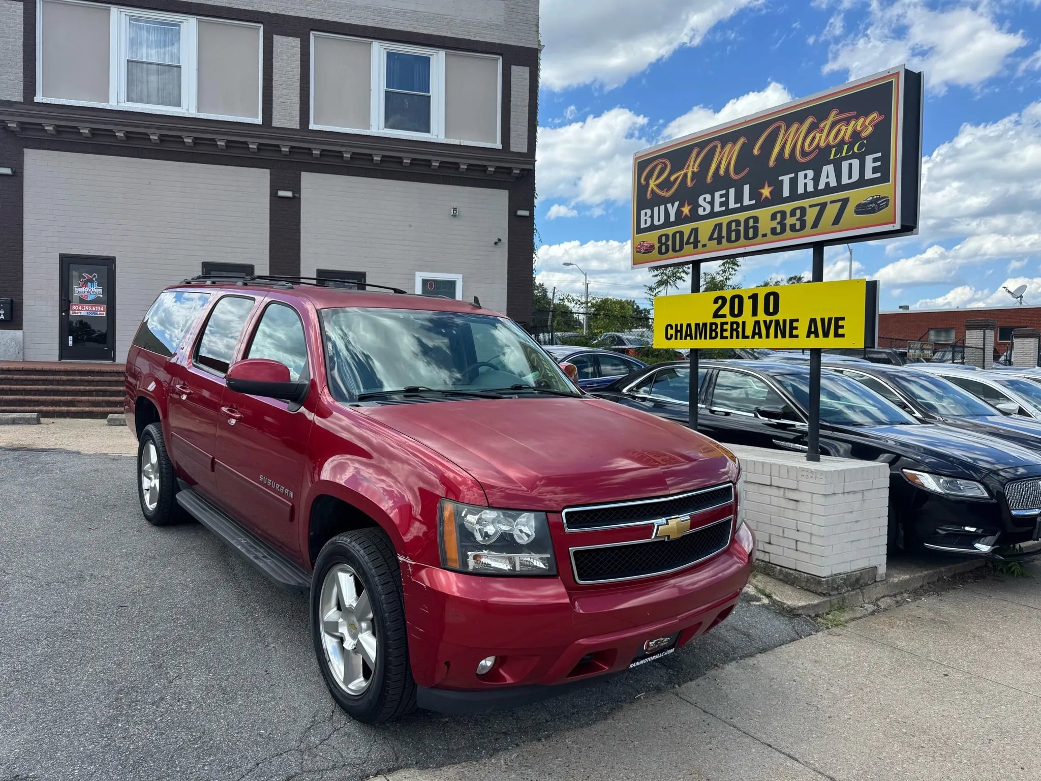 Used 2013 Chevrolet Suburban LT image 1