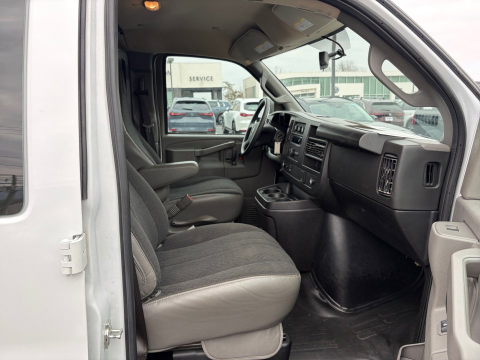 Used 2024 GMC Savana 2500 w/ Driver Convenience Package image 32