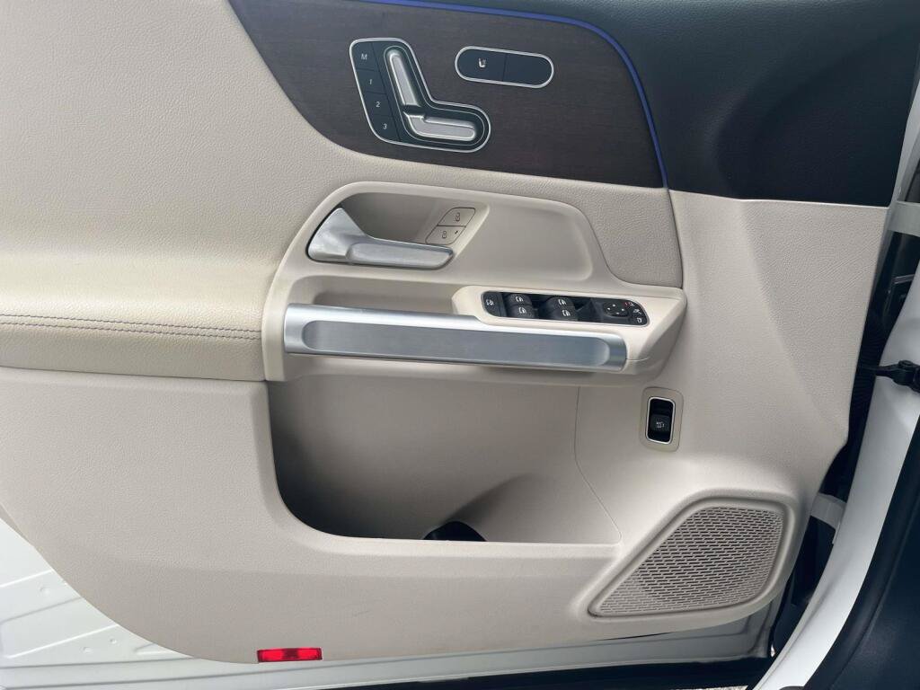 Certified 2023 Mercedes-Benz GLB 250 4MATIC w/ Premium Package image 29