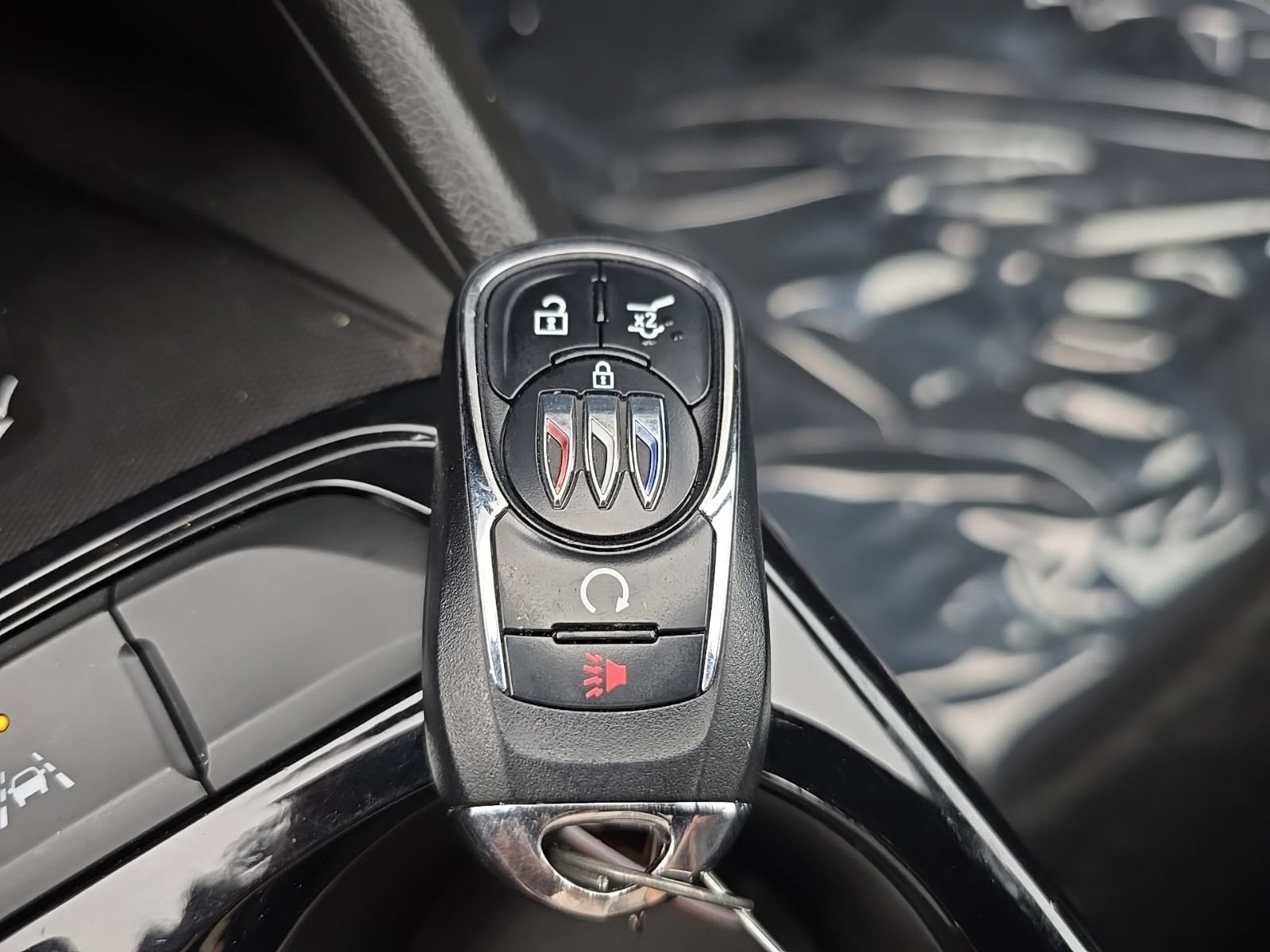 Used 2025 Buick Envista Sport Touring w/ Convenience I Package FWD image 6