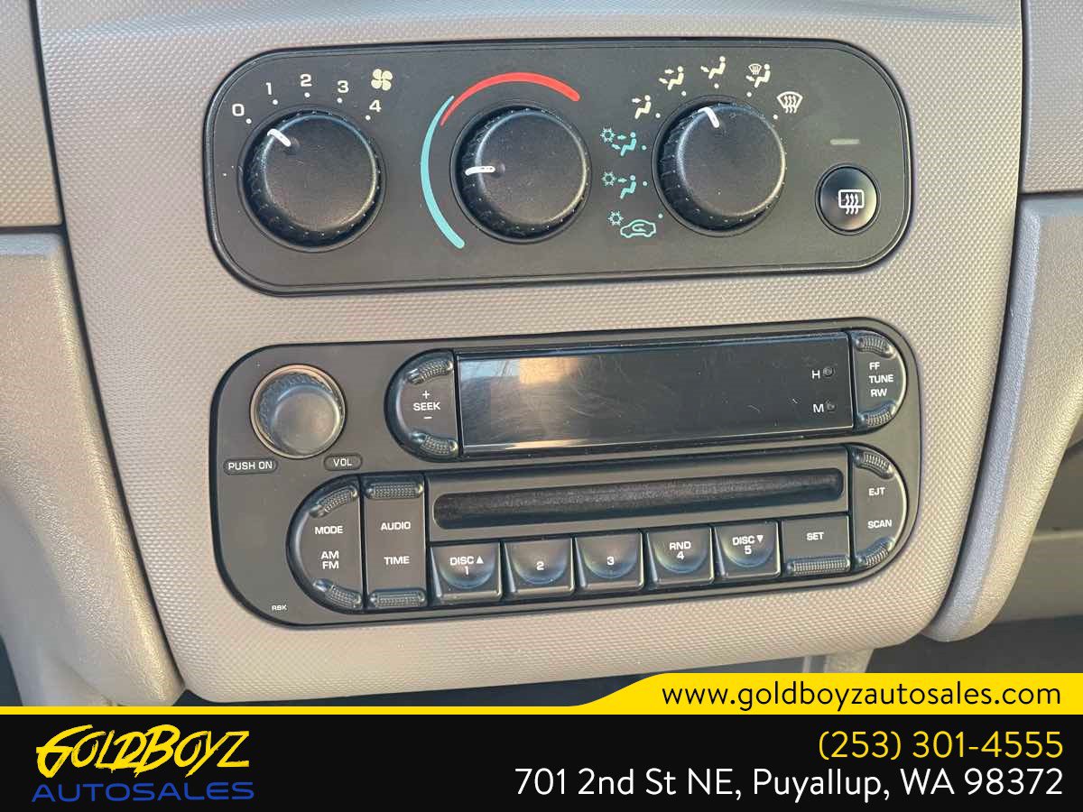 Used 2005 Chrysler Sebring Convertible FWD image 23