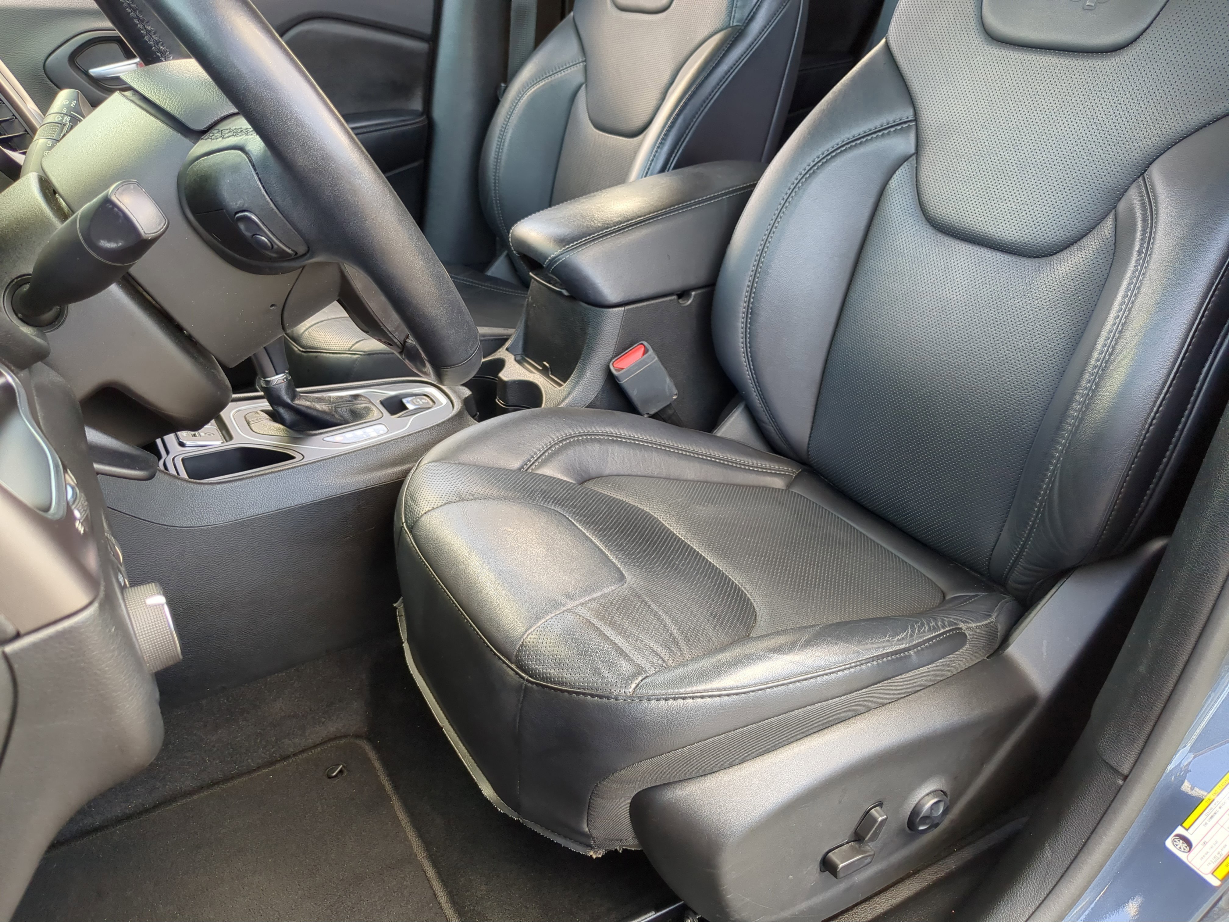 Used 2021 Jeep Cherokee Latitude Lux FWD image 20