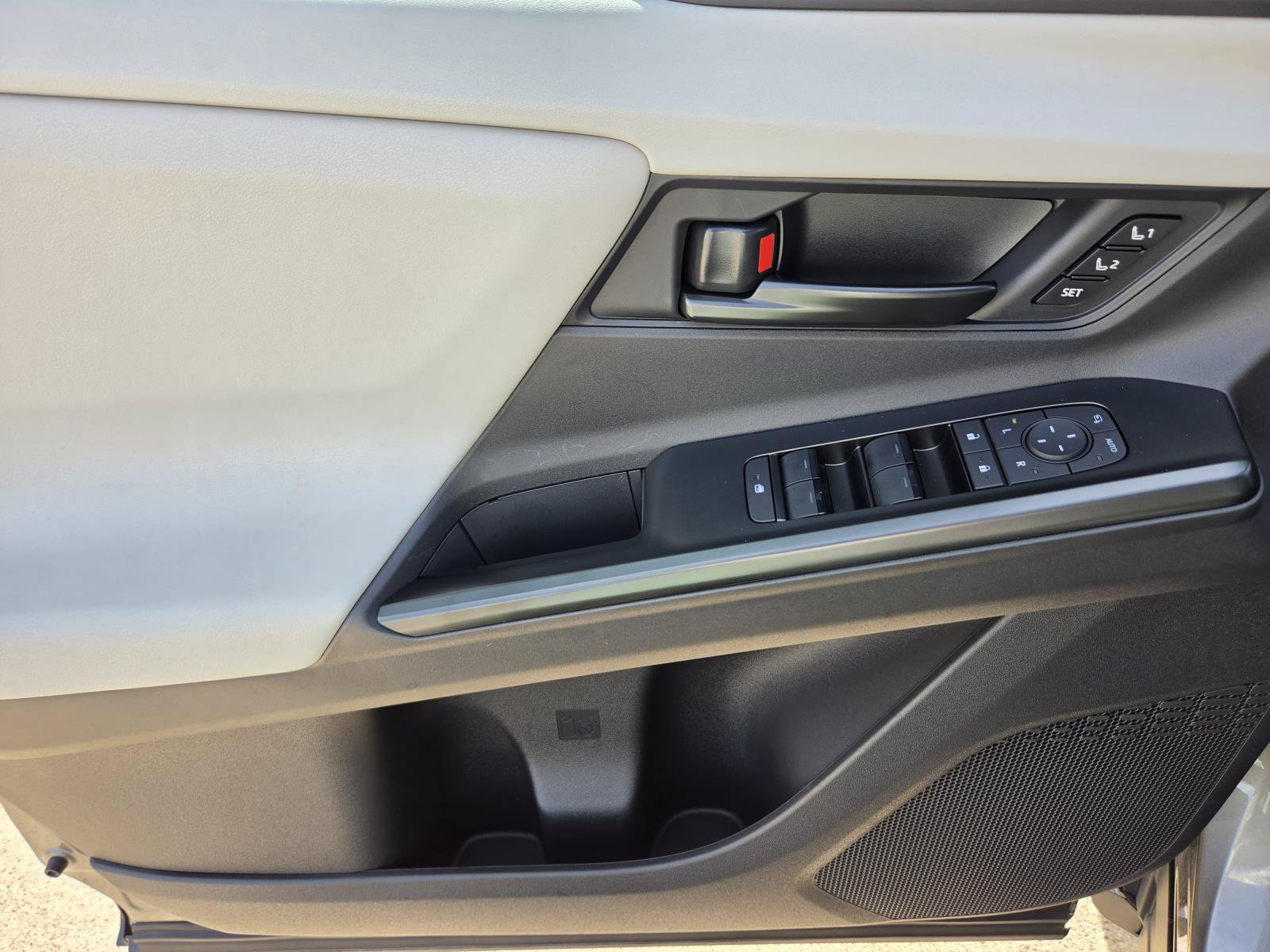 Used 2026 Toyota bZ FWD image 18