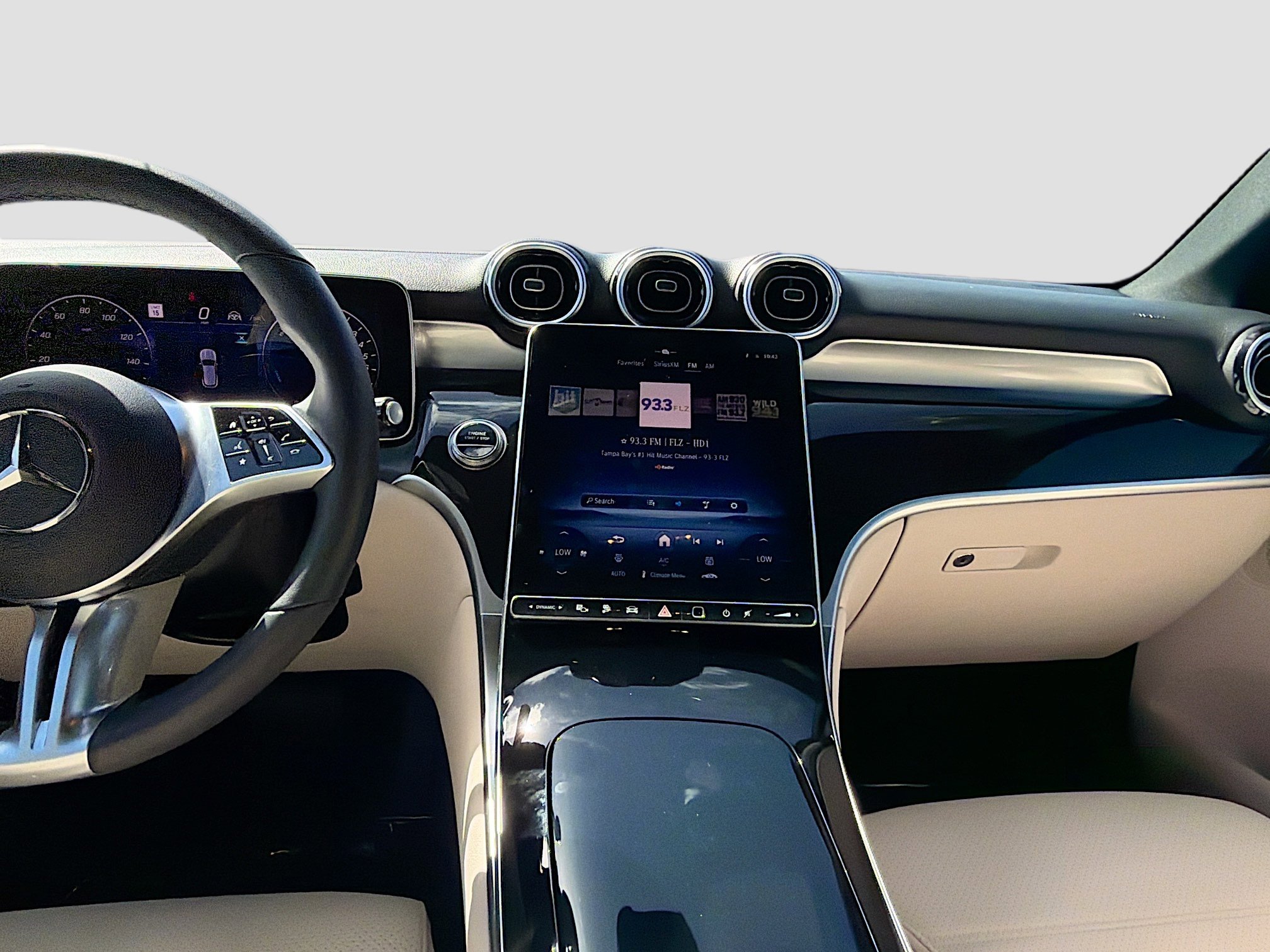 Used 2025 Mercedes-Benz GLC 350e 4MATIC image 17