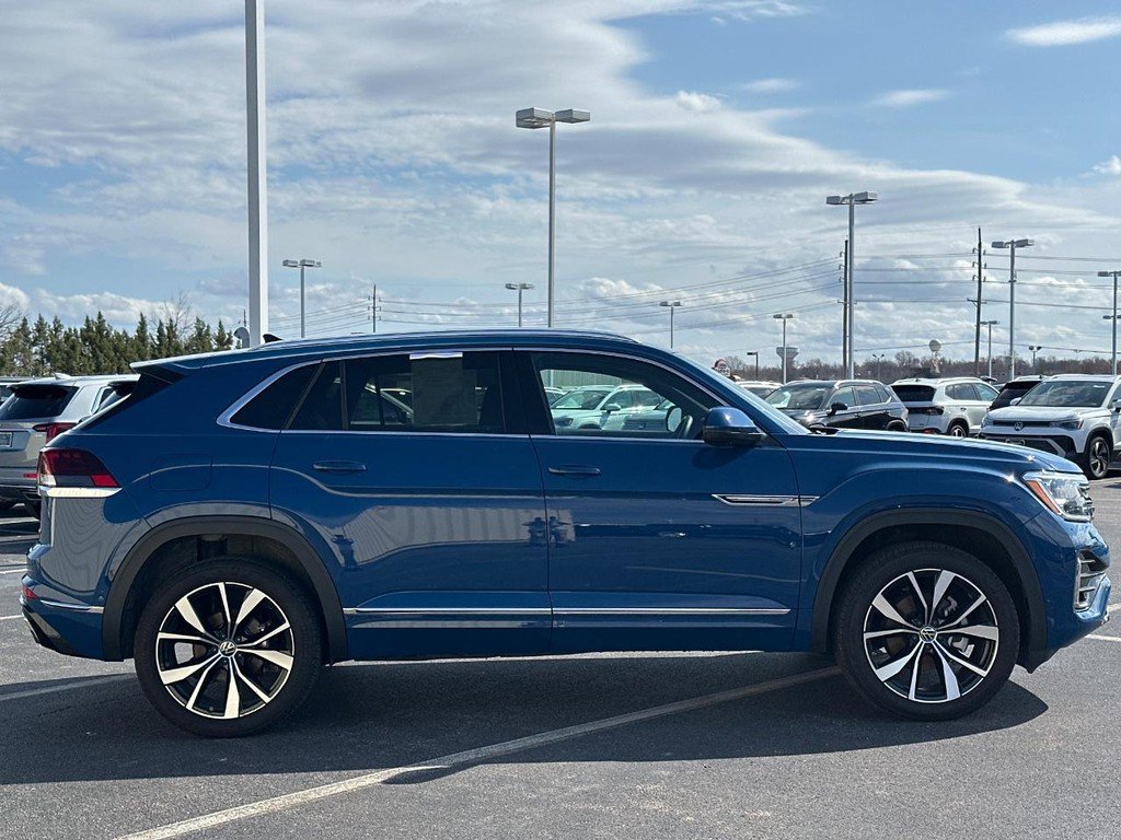 Used 2025 Volkswagen Atlas Cross Sport SEL Premium R-Line image 4