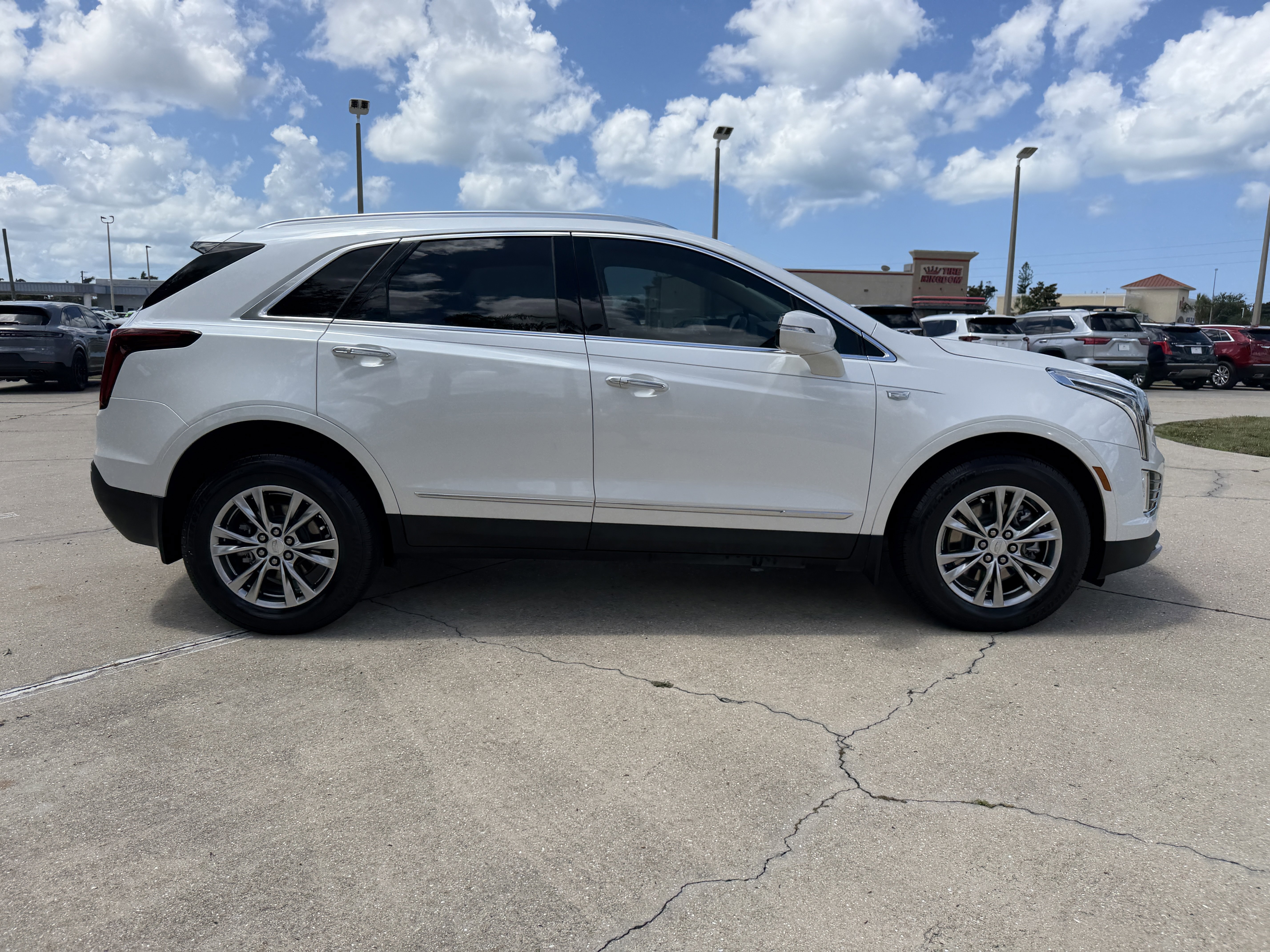 Certified 2023 Cadillac XT5 Premium Luxury FWD image 2