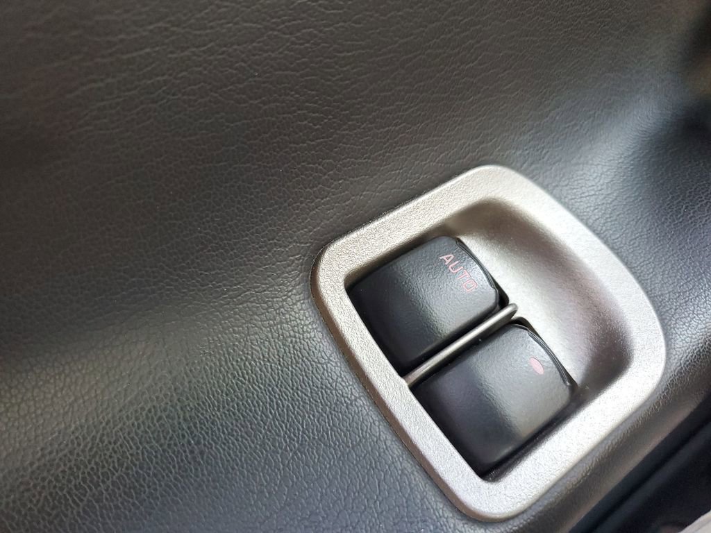 Used 2008 Pontiac Solstice GXP w/ Premium Package image 29