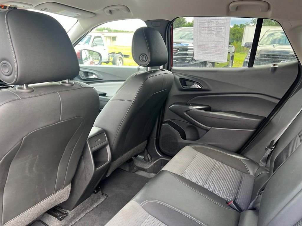 Used 2025 Chevrolet Trax LT FWD image 9