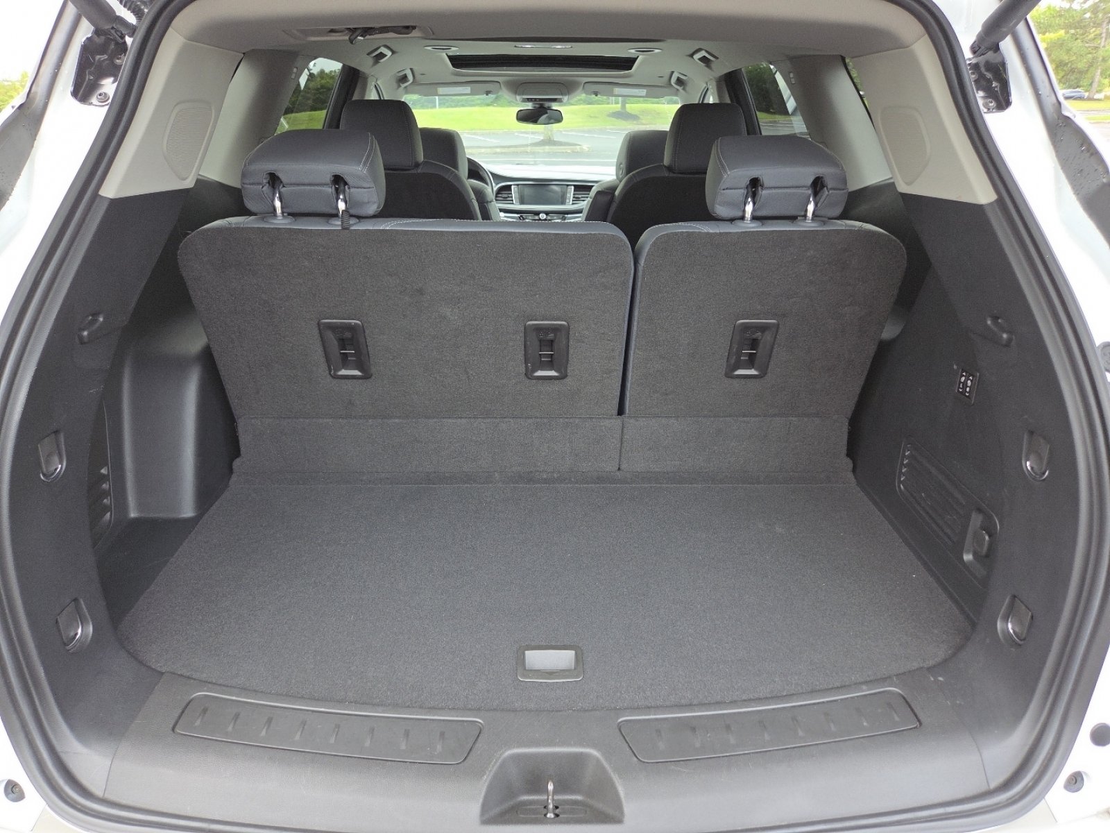 Used 2020 Buick Enclave Premium w/ Sun and Sites Package FWD image 24