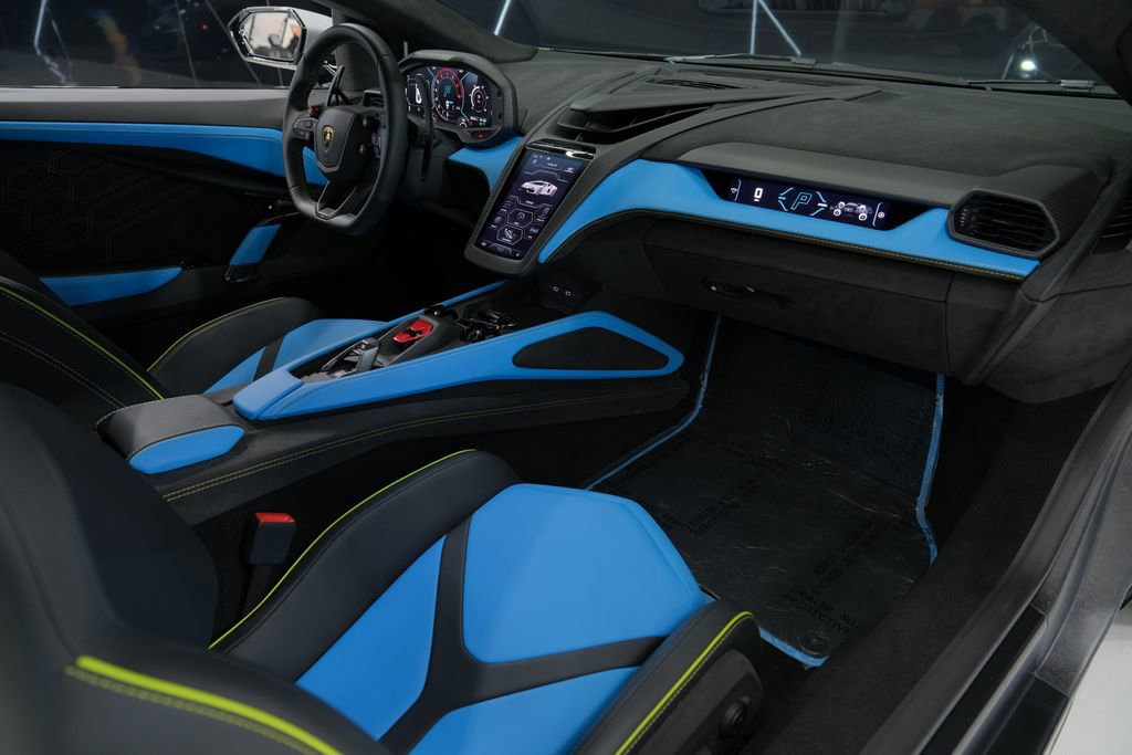 Used 2025 Lamborghini Revuelto image 40