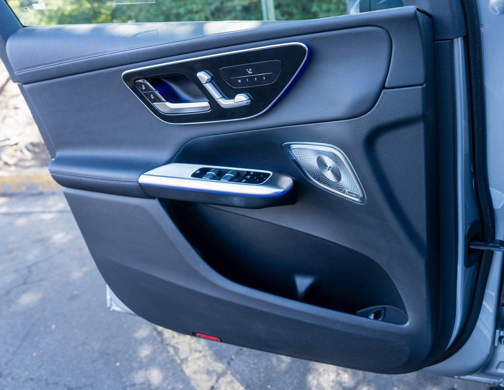 Used 2023 Mercedes-Benz GLC 300 4MATIC w/ Pinnacle Trim Package image 17