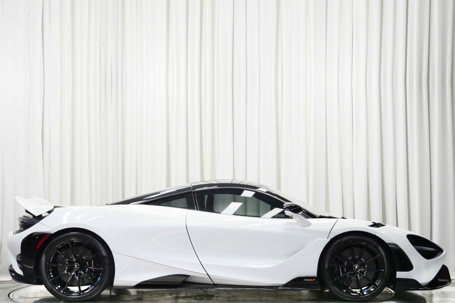Used 2021 McLaren 765LT image 2