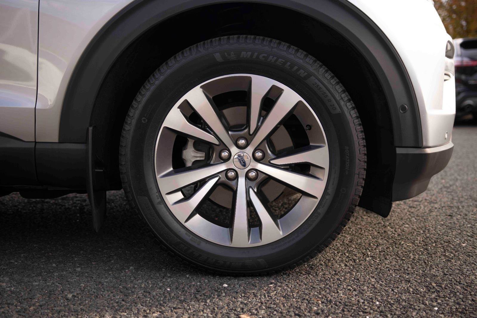 Used 2020 Ford Explorer Platinum w/ Premium Technology Package image 34