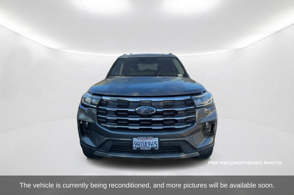 Used 2025 Ford Explorer Active w/ Active Comfort Package RWD image 2