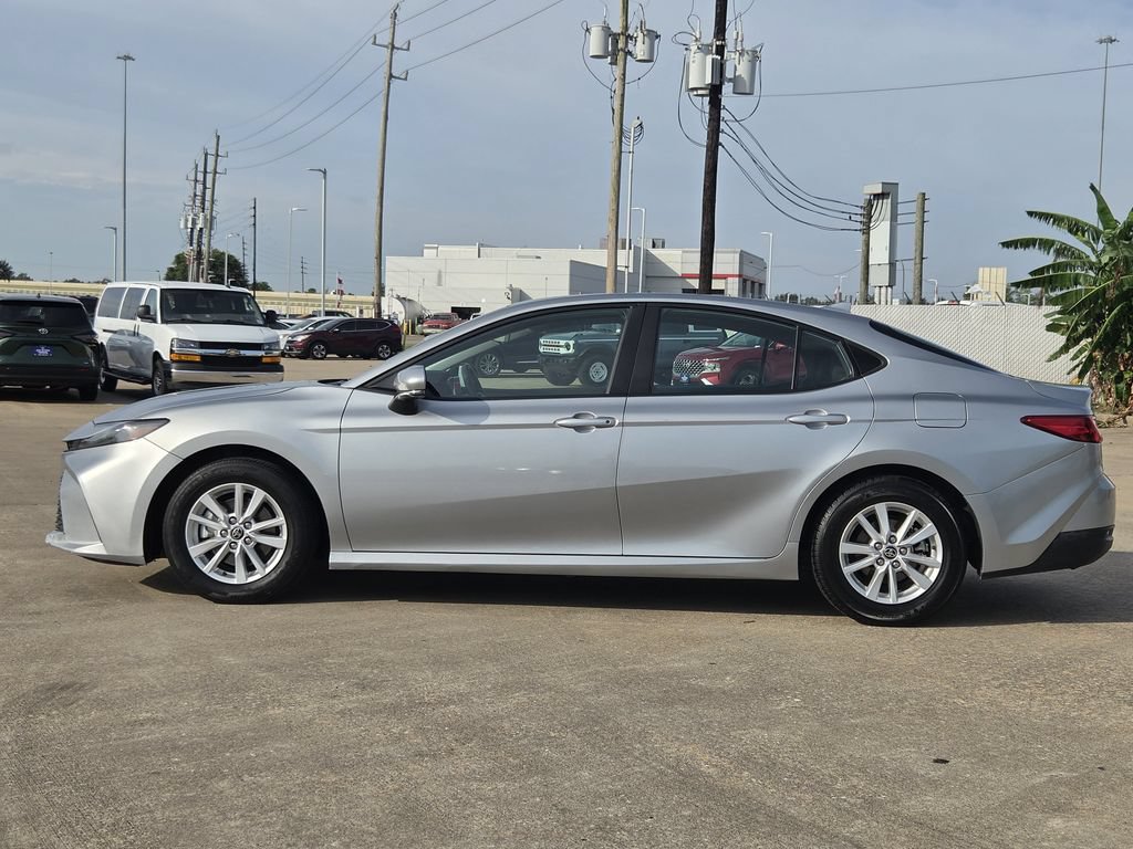 Used 2025 Toyota Camry LE FWD image 6