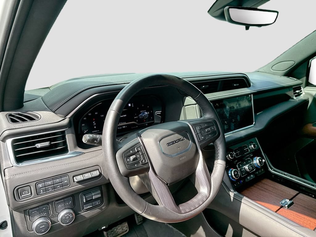 Used 2023 GMC Yukon Denali Ultimate AWD/4WD image 12
