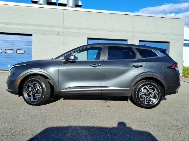 Used 2024 Kia Sportage LX AWD/4WD image 2