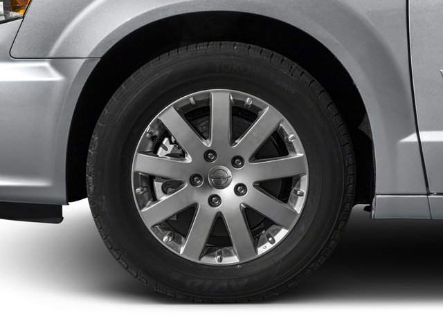 Certified 2016 Chrysler Town & Country Touring FWD image 11