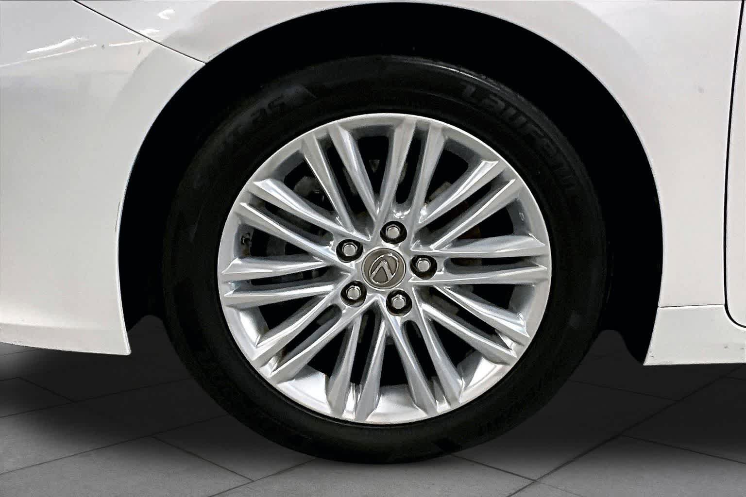 Used 2014 Lexus ES 350 w/ Luxury Package FWD image 11