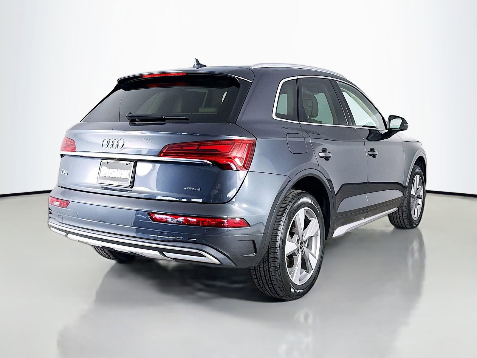 Used 2023 Audi Q5 2.0T Premium w/ Convenience Package image 7