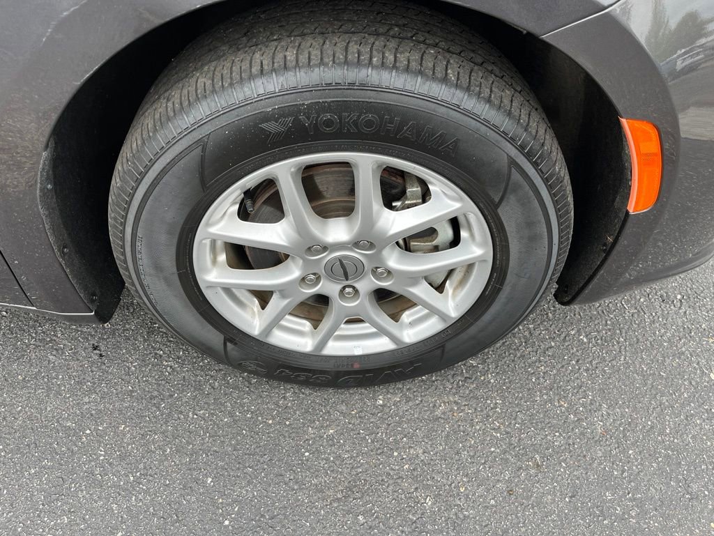 Used 2023 Chrysler Pacifica Touring-L FWD image 29