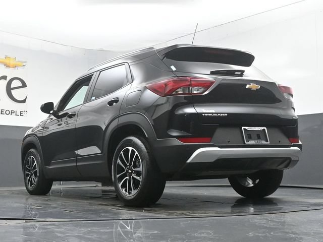 Used 2025 Chevrolet TrailBlazer LT w/ LT Cold Weather Package FWD image 5