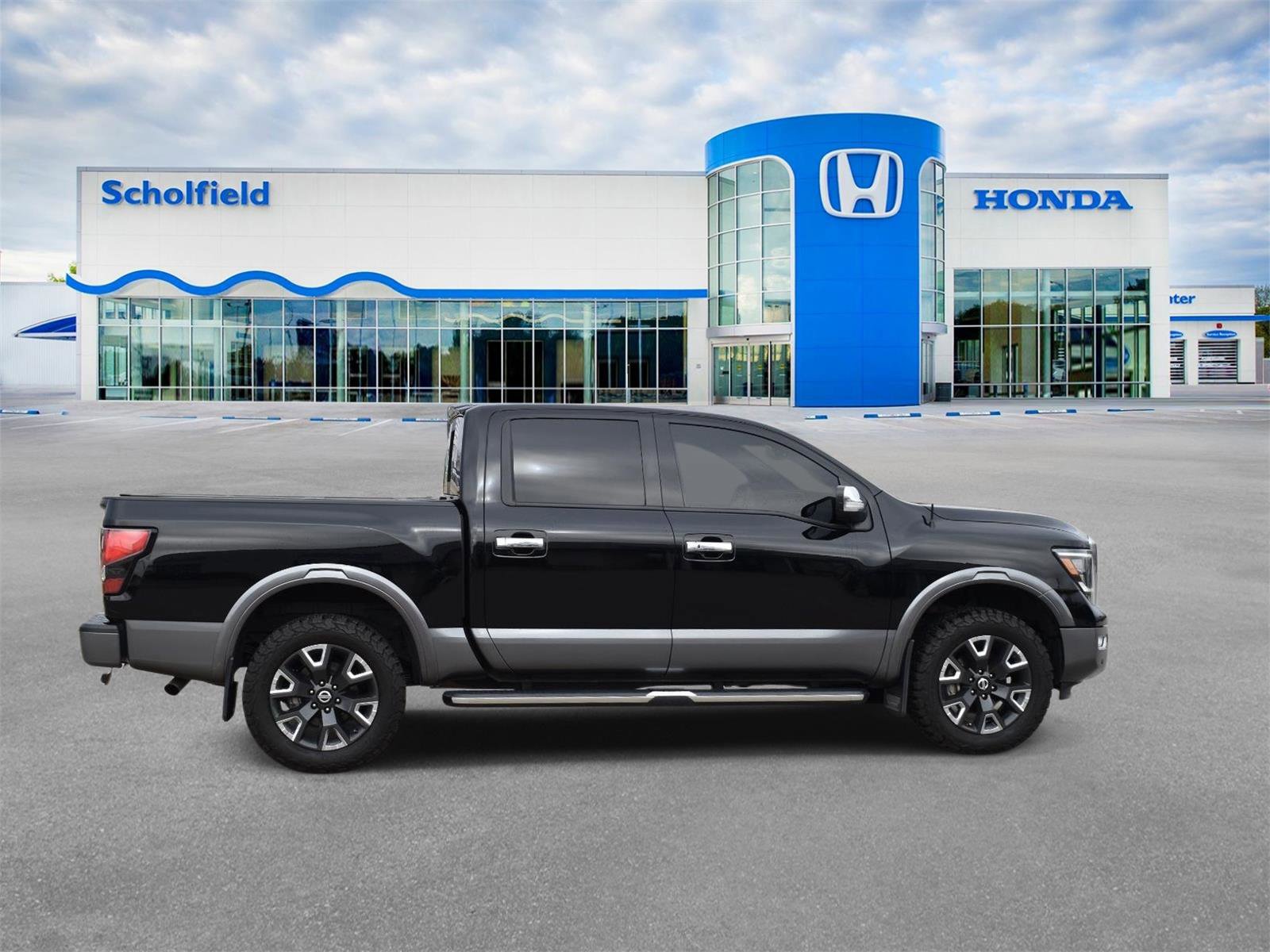 Used 2021 Nissan Titan Platinum Reserve w/ Moonroof Package image 2