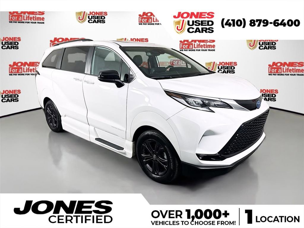 Used 2024 Toyota Sienna XSE w/ XSE Plus Package AWD/4WD image 1