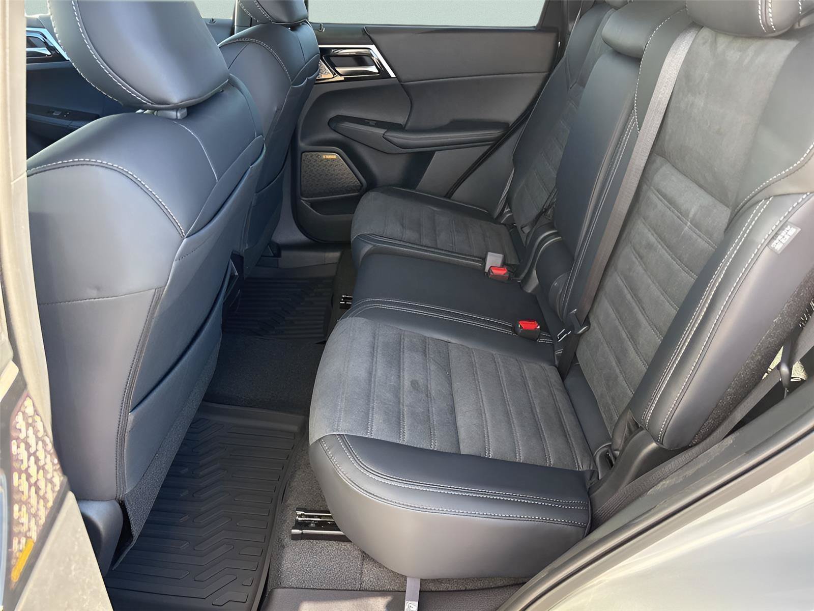 New 2026 Mitsubishi Outlander SE FWD image 26
