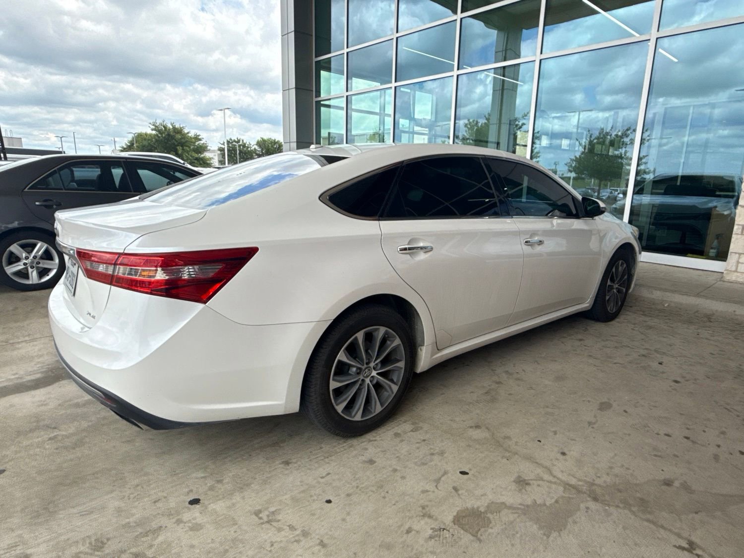 Used 2017 Toyota Avalon XLE w/ Carpet Mat Package FWD image 8